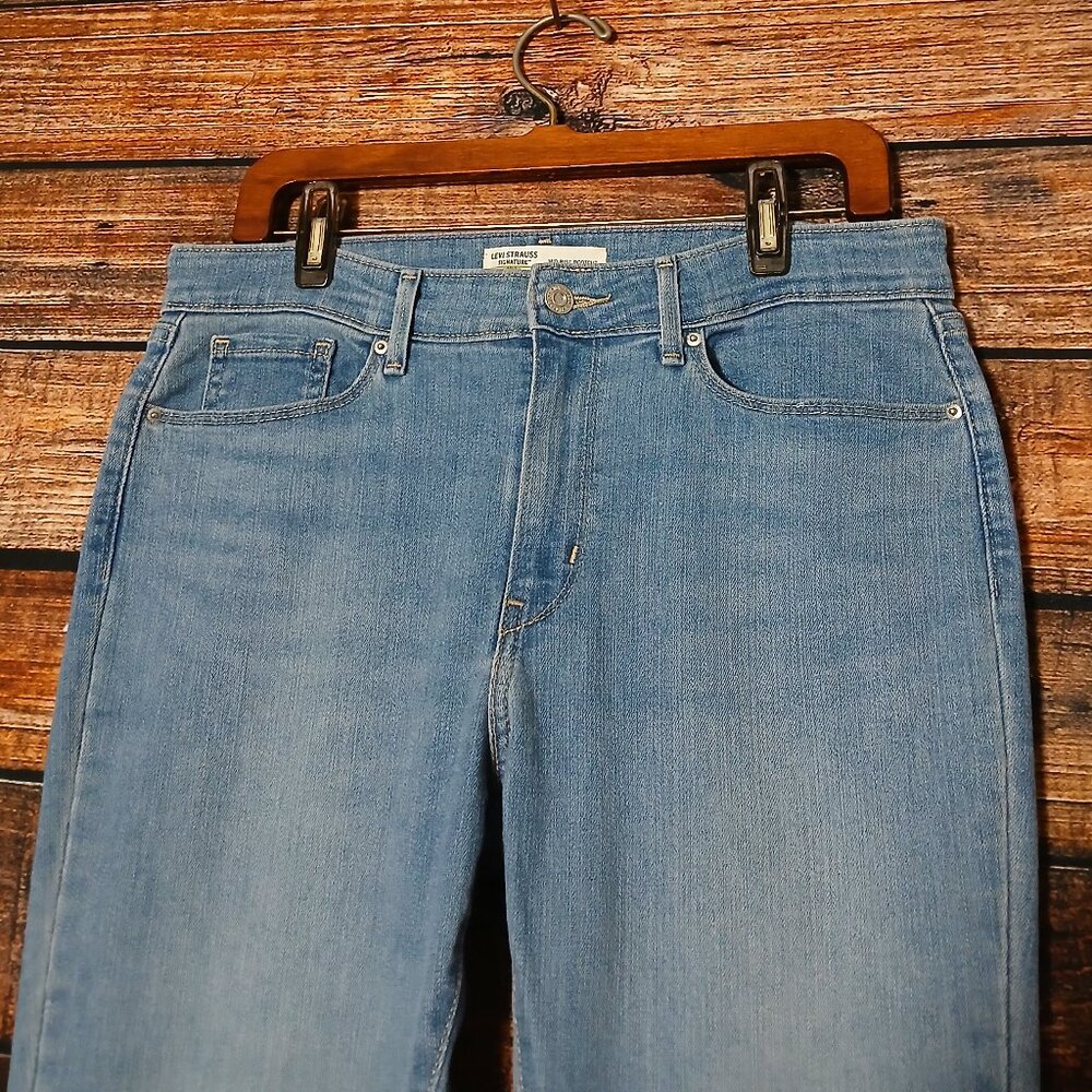 Levis Signature Gold Jeans Size 8 Mid Rise Boot Cut Light Blue Denim Stretch - Picture 4 of 10